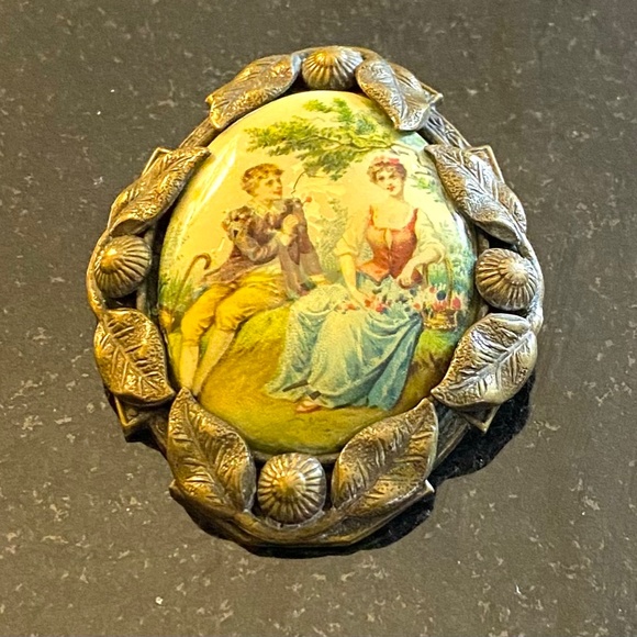 Vintage Style Cameo Brooch With Bronze Tone Ornate Border - Picture 6 of 6